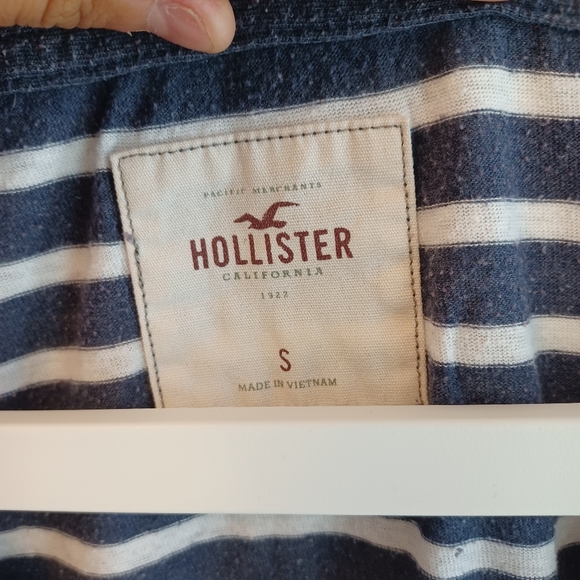 Hollister Stripped V-Neck - Picture 3 of 3